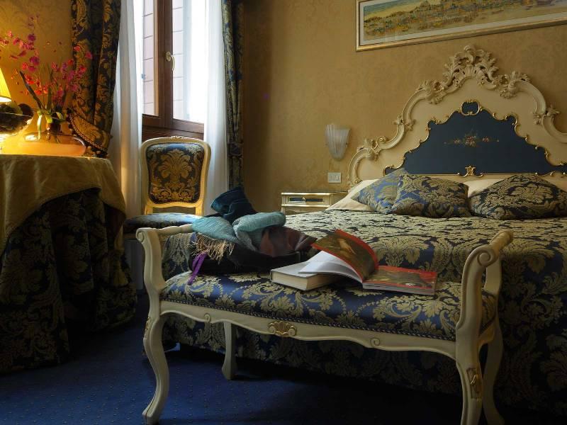 Hotel Becher Veneţia Cameră foto