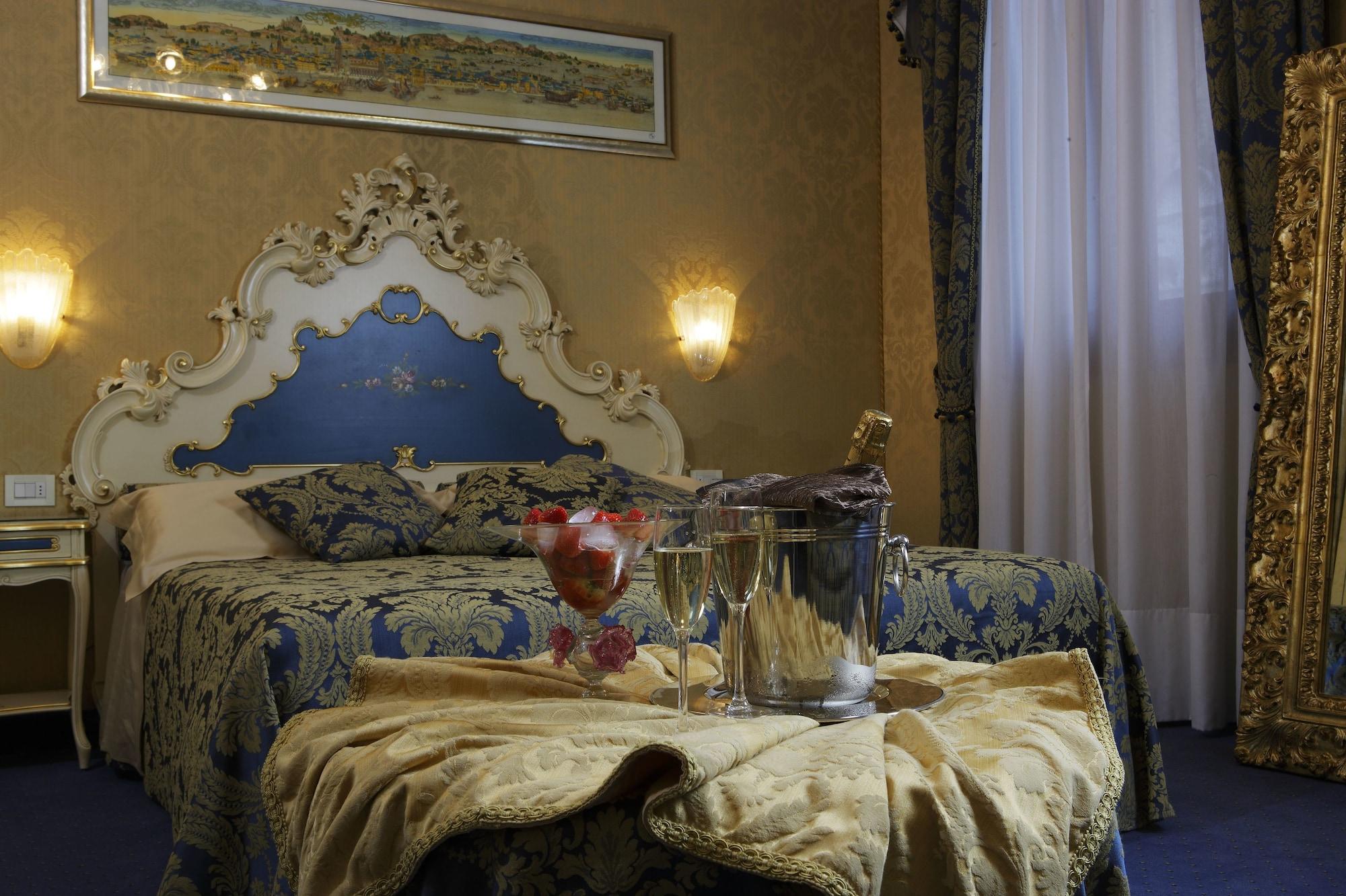 Hotel Becher Veneţia Cameră foto